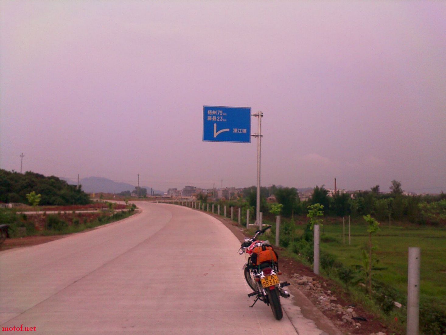 西江边新路风景不错
