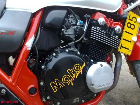 CB400
