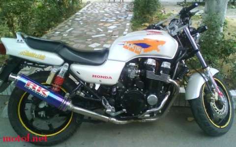 CB750