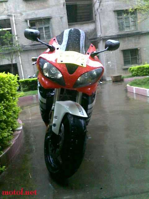 雅马哈YZF1000R
