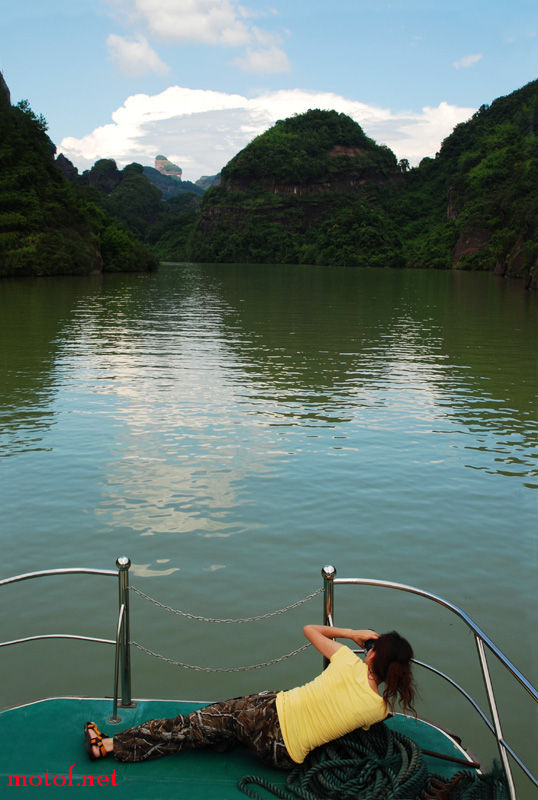 青山碧水入镜来.jpg