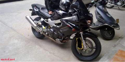 本田VTR1000F