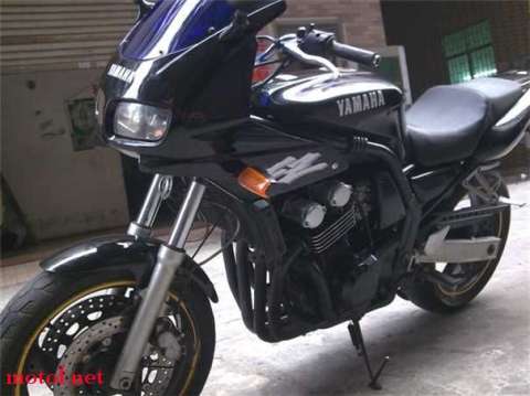 FZ400