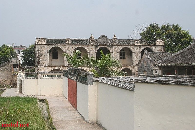 在拍这建筑物的时候发现车友