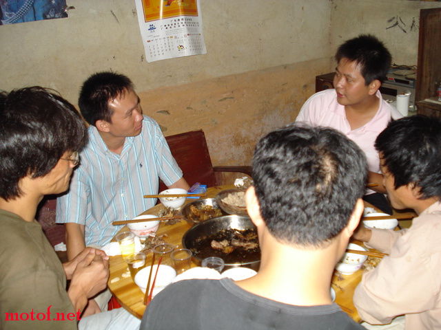 饭中,黄锋<随风而飙>有钱人,,,,,,