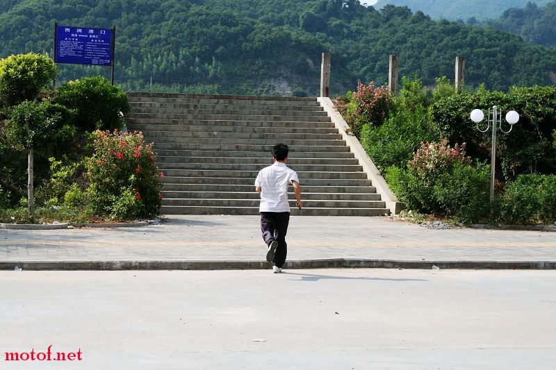 匆匆忙忙去边？人有三急？？？