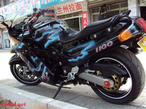 ZZR1100