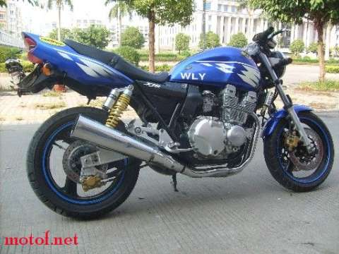 XJR400