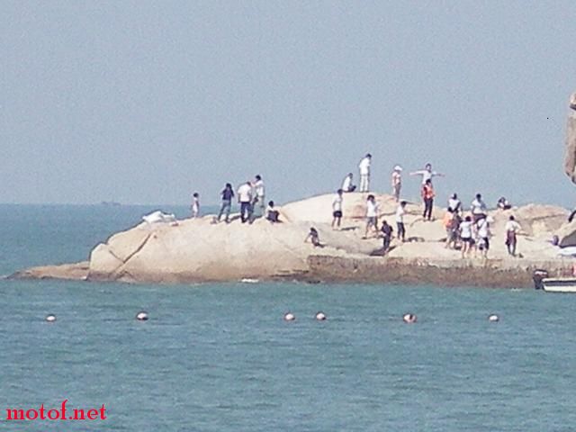 岛上的人.JPG