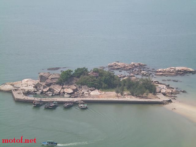 海上小岛.JPG
