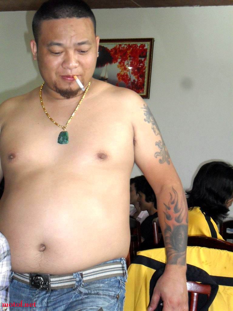 先来个猛男！！