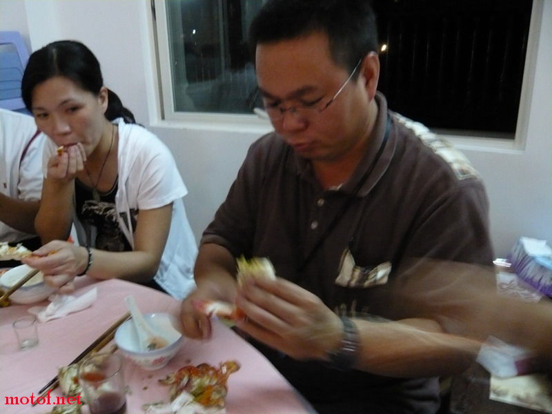 耀哥:鸡屁股怎么这么小的???肯定是豆腐偷吃了我的鸡屁股````