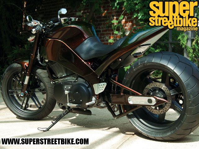 0702_sbkp_16_z 2005_buell_xb12s left_side.jpg