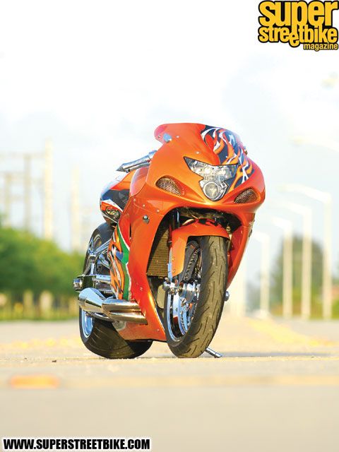0808_sbkp_02_z 2002_suzuki_gsx-r1000 front_view.jpg