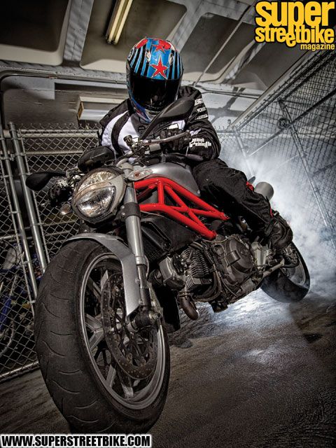 0905_sbkp_18_z ultimate_fighter_club 2009_ducati_monster_1100.jpg
