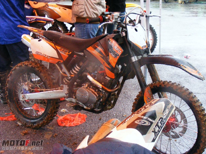 j2201961q4769.jpg