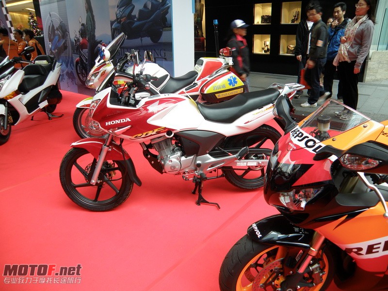 PB150036_调整大小.JPG