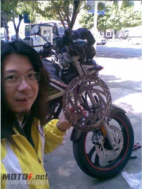 37我得意的笑，带回家做纪念.jpg