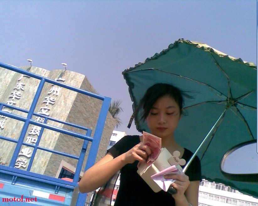 送靓女回校还给我300块我没要.jpg