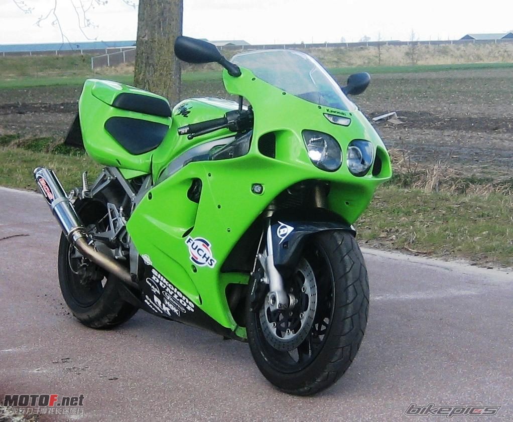 ZX-7R.jpg