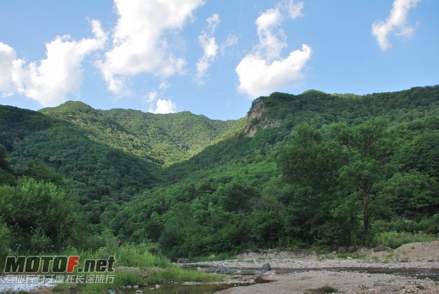 蓝天，白云，山峰
