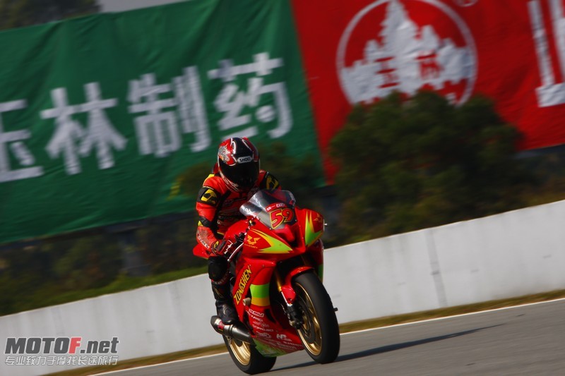 600CC年度总冠军_何智锋_中国宗申赛车队_02.jpg