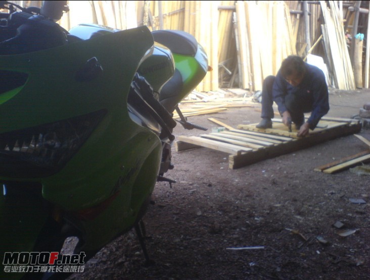 就那师傅一人打,,