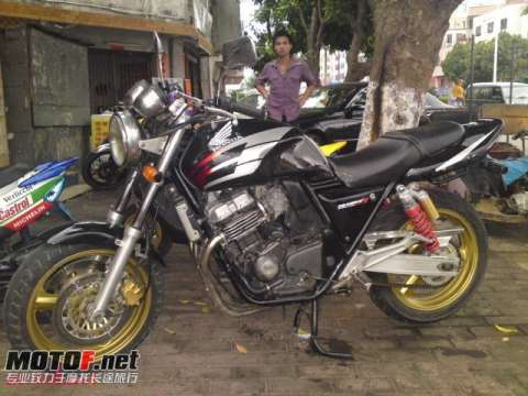 CB400