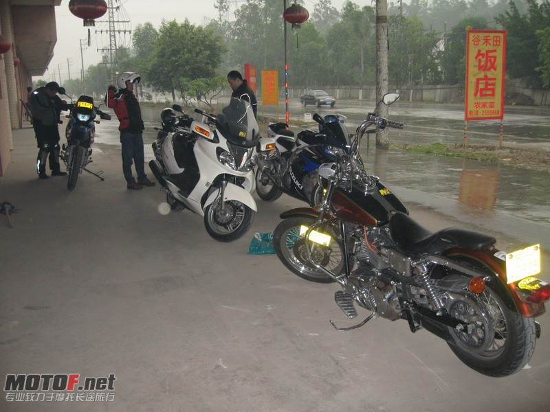 一到新兴，下雨了！！