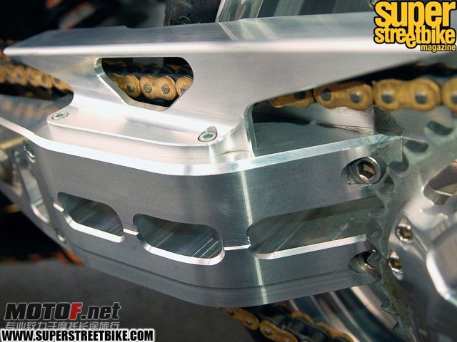 0912_sbkp_04_z 2002_suzuki_hayabusa motorcycle_part.jpg
