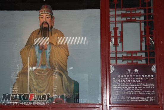 　蜀汉皇帝刘备的塑像，耳朵很大
