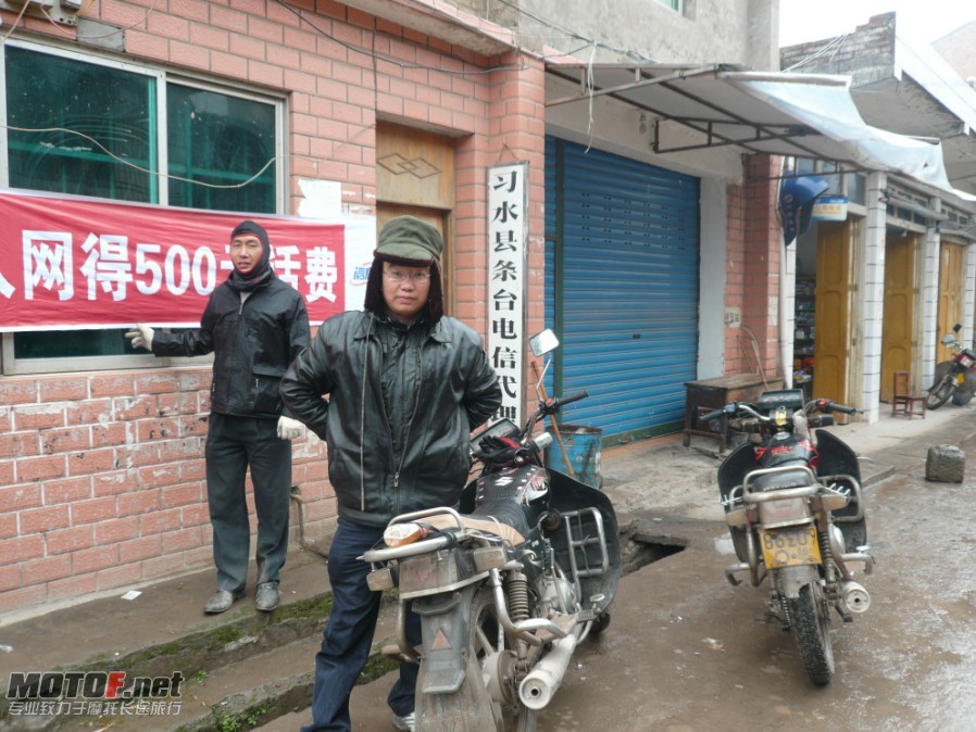 3这里的街只有100多米长,是一个乡场,但赌钱之大,绝不含糊