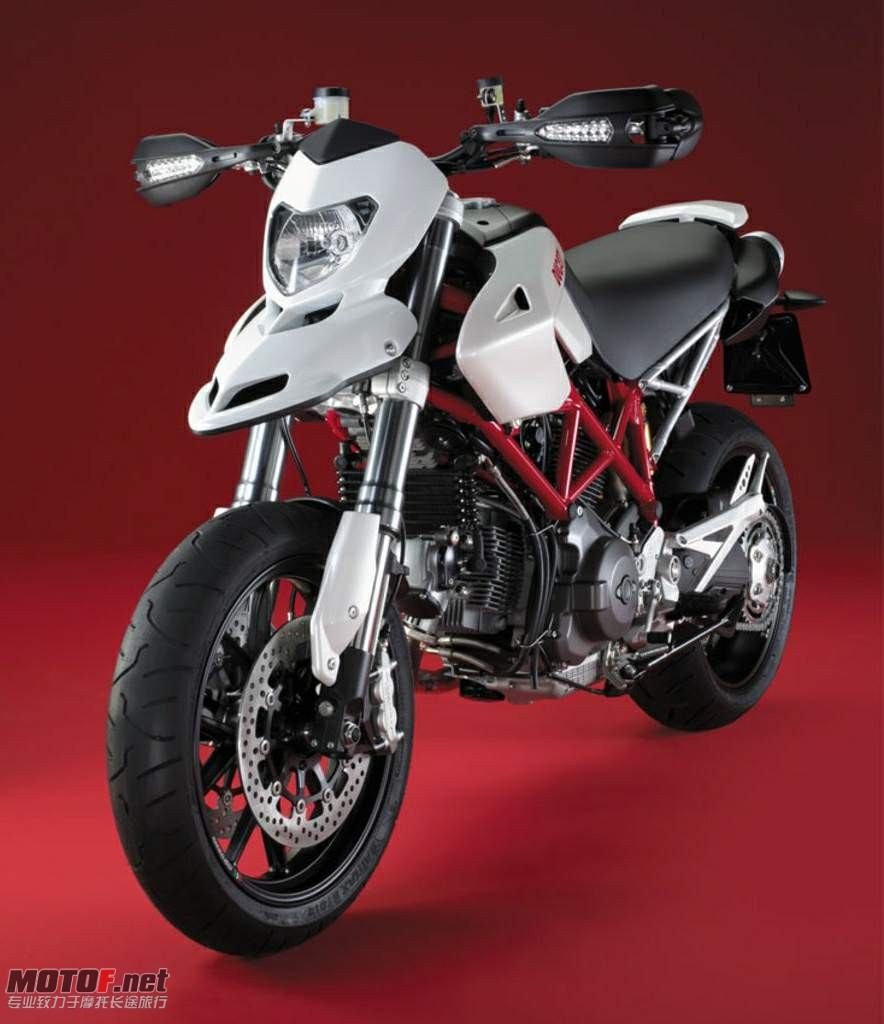 Ducati Hypermotard 1100 Evo  10  4.jpg