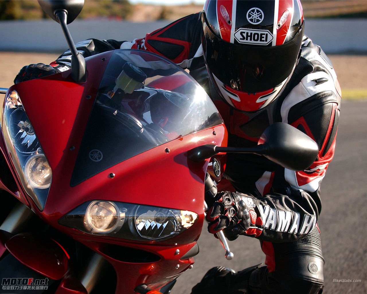 Yamaha__YZF-R1__2004_12_1280x1024.jpg