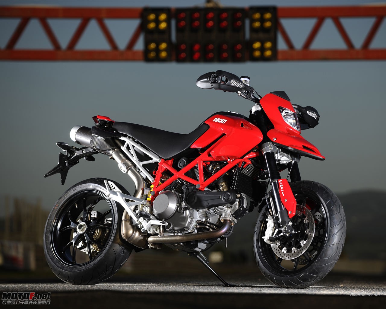 Ducati_Hypermotard_1100evo_2010_08_1280x1024.jpg