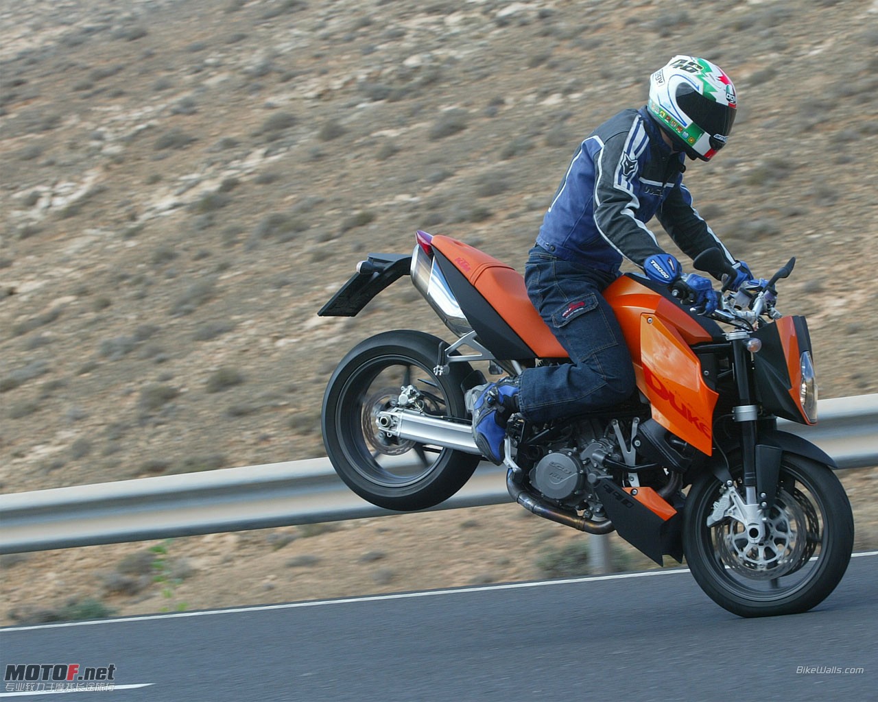 KTM_990_Superduke_2005_10_1280x1024.jpg