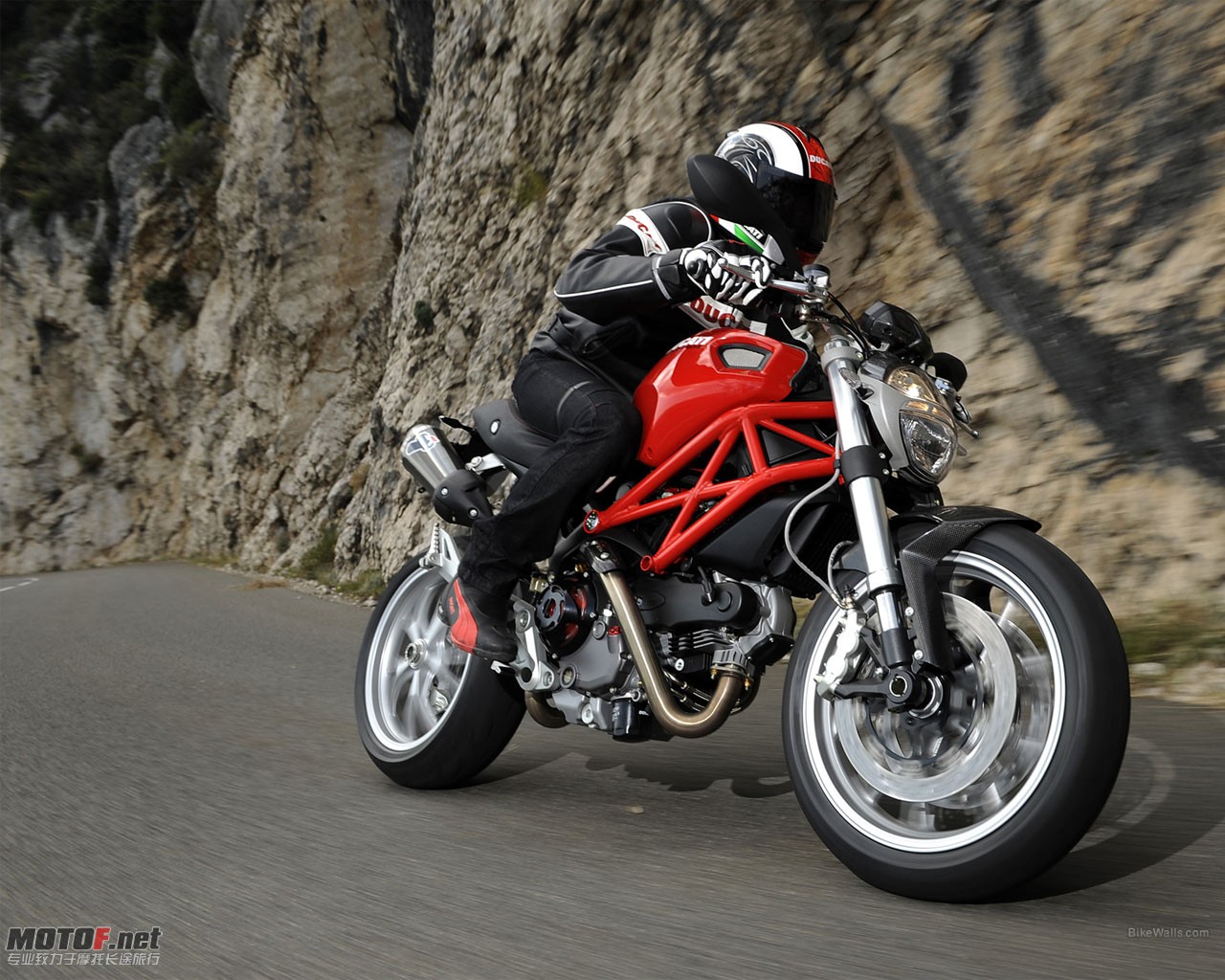 Ducati_Monster_1100_2009_04_1280x1024.jpg