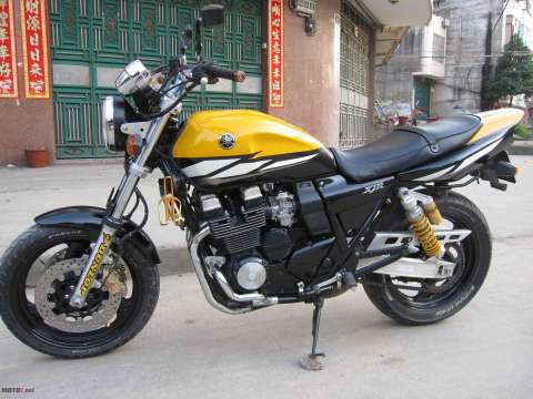 XJR400