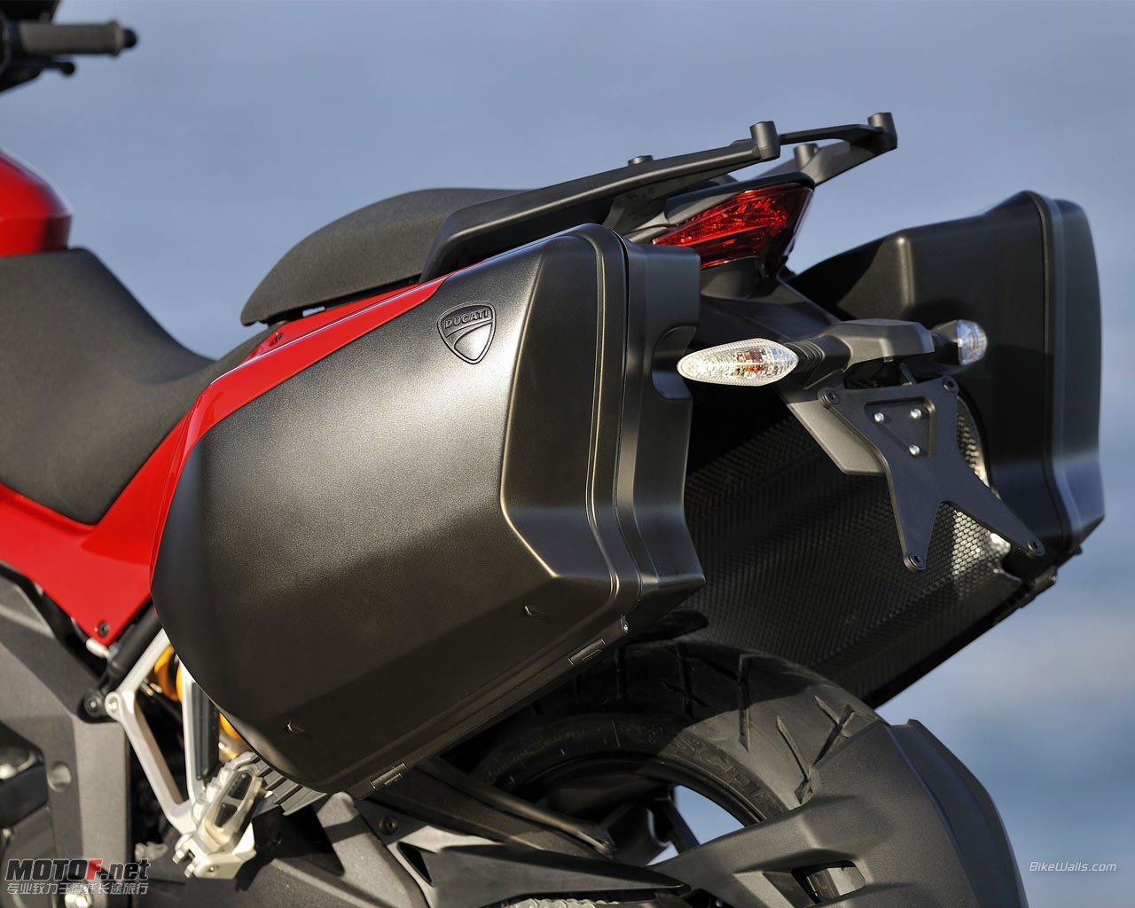 Ducati_Multistrada1200S_2010_40_1280x1024.jpg