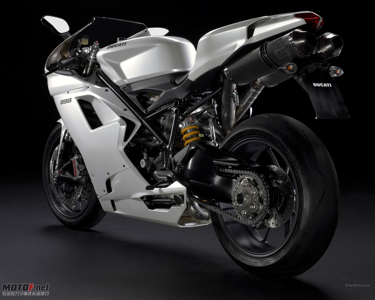 Ducati_1198x_2009_10_1280x1024.jpg