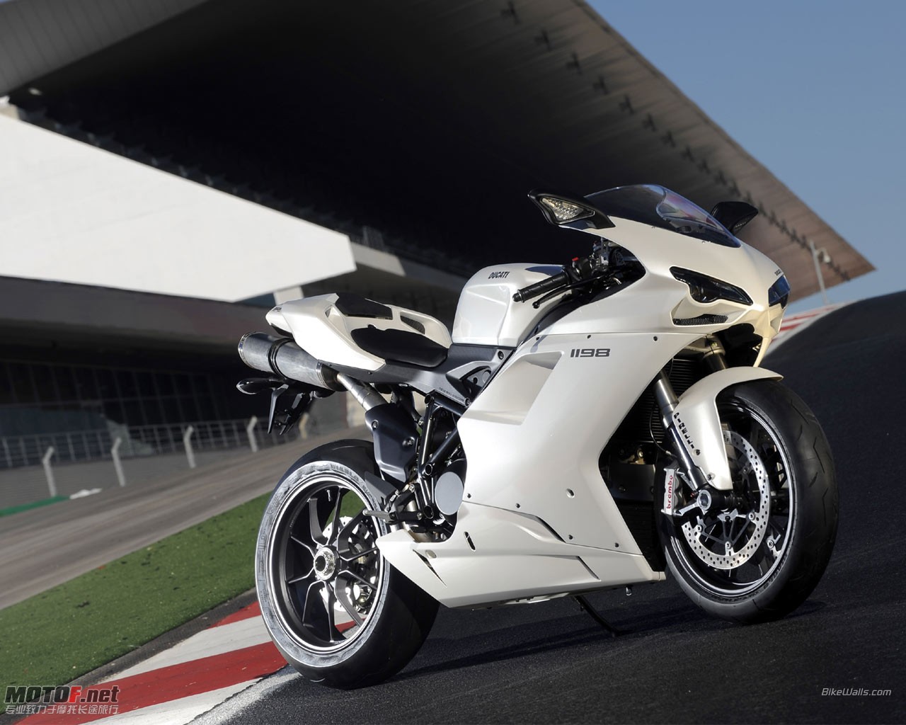 Ducati__1198__2009_05_1280x1024.jpg