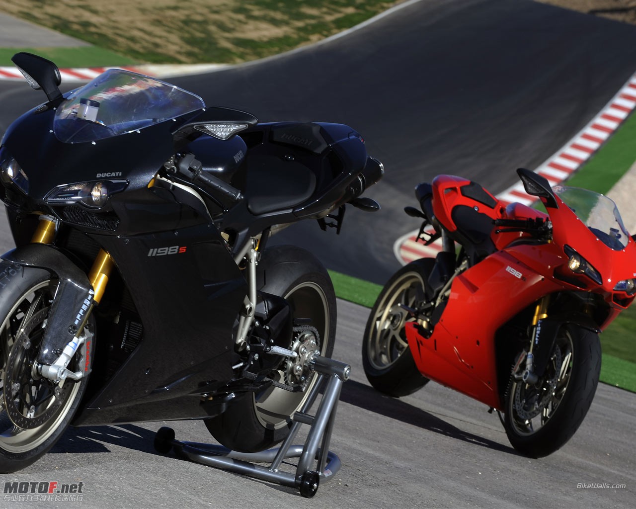 Ducati_1198s_2009_01_1280x1024.jpg
