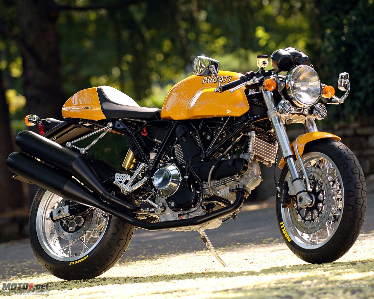 Ducati_Sport_1000_2005_08_1280x1024.jpg