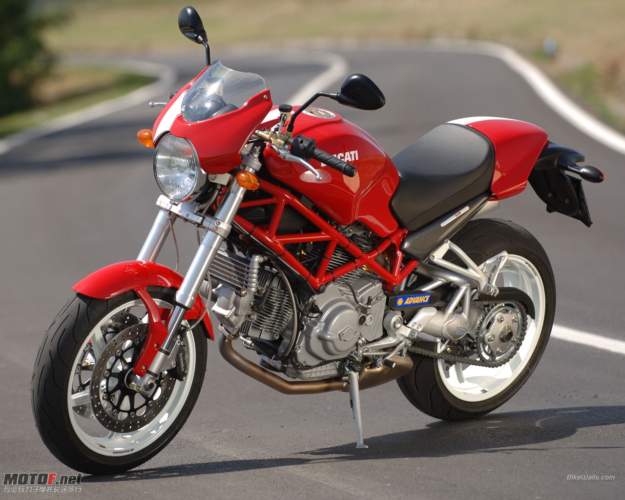 Ducati_Monster_S2R_1000_2005_04_1280x1024.jpg