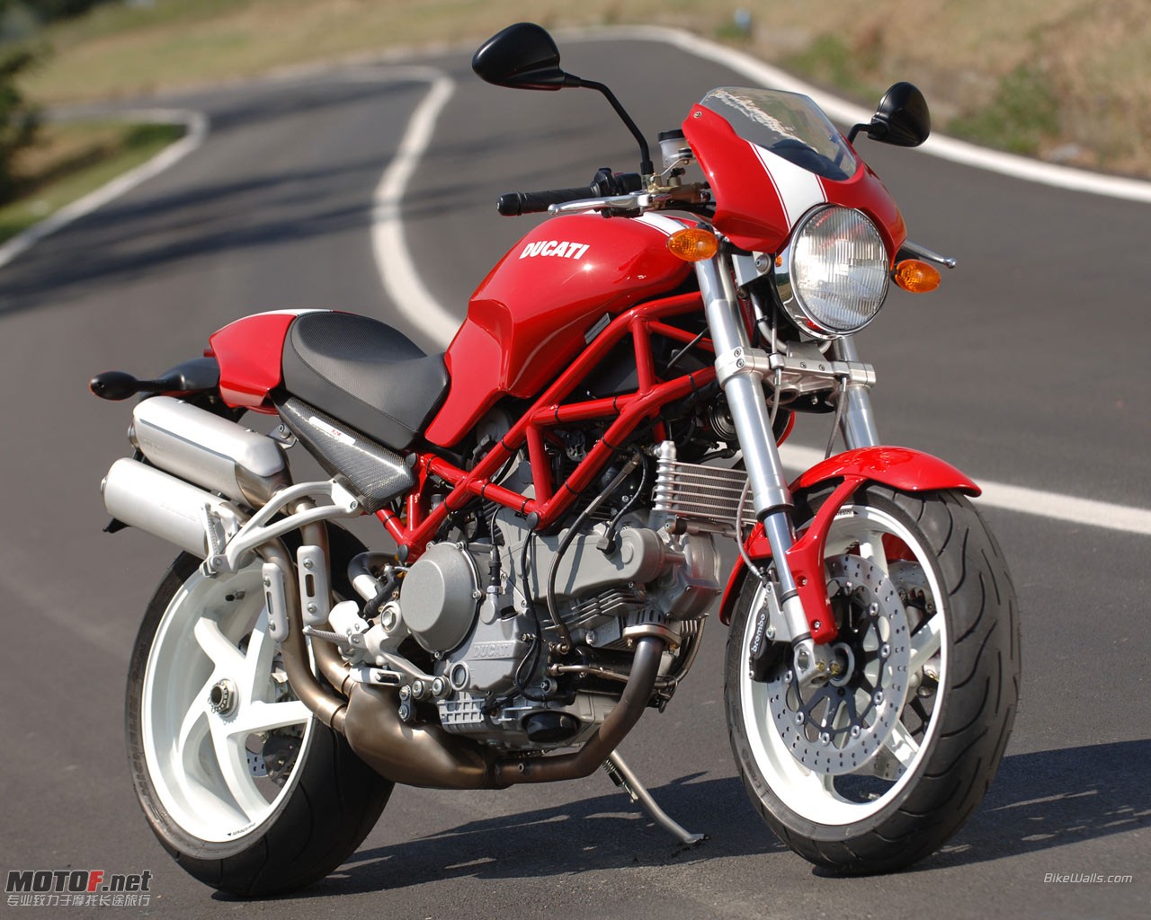 Ducati_Monster_S2R_1000_2005_05_1280x1024.jpg