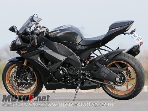 Comparo_SBK_2010_Kawasaki_ZX_10_R_Route_st1pz.jpg