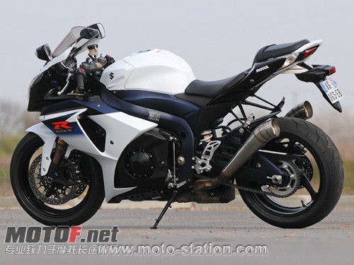 Comparo_SBK_2010_Suzuki_GSXR_R_1000_Route_st1pz.jpg
