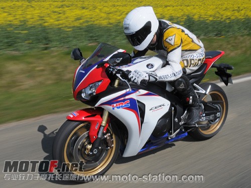Comparo_SBK_2010_Honda_CBR1000RR_Route_ac1pz.jpg