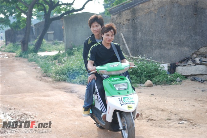 在买车的路上.jpg