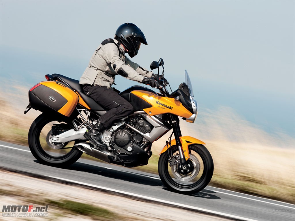 Kawasaki_Versys_2010_02_1024x768.jpg